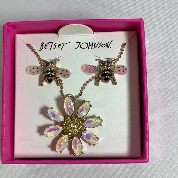 Nwt Betsey Johnson Daisy Necklace Bee 